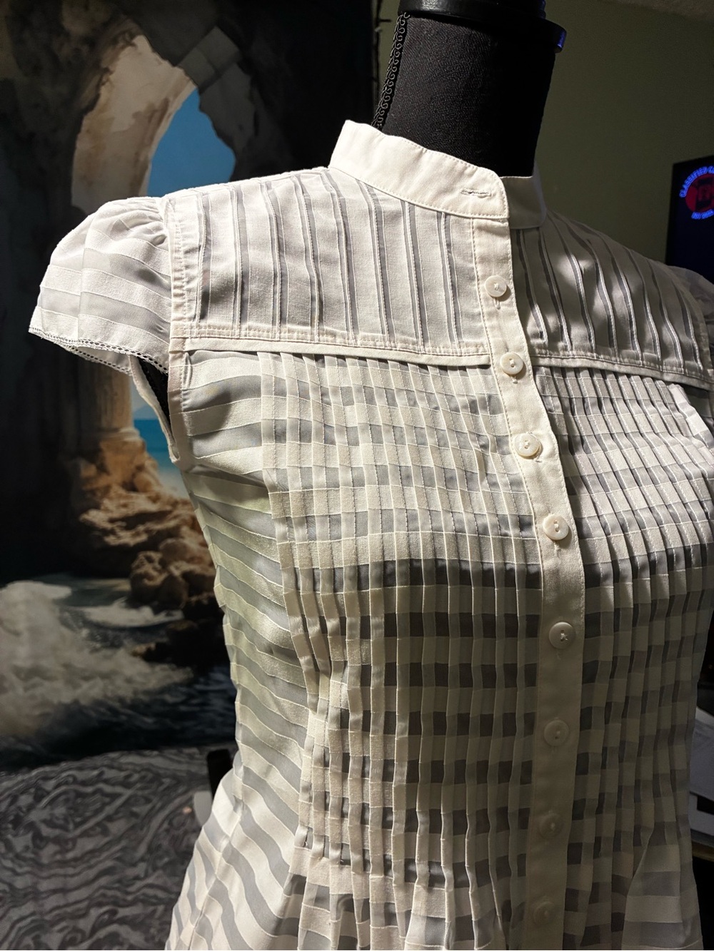 #444|NWT Cynthia Steffe Cream cap sleeve pin tucked Blouse w/ Mandarin Collar - Picture 3 of 10